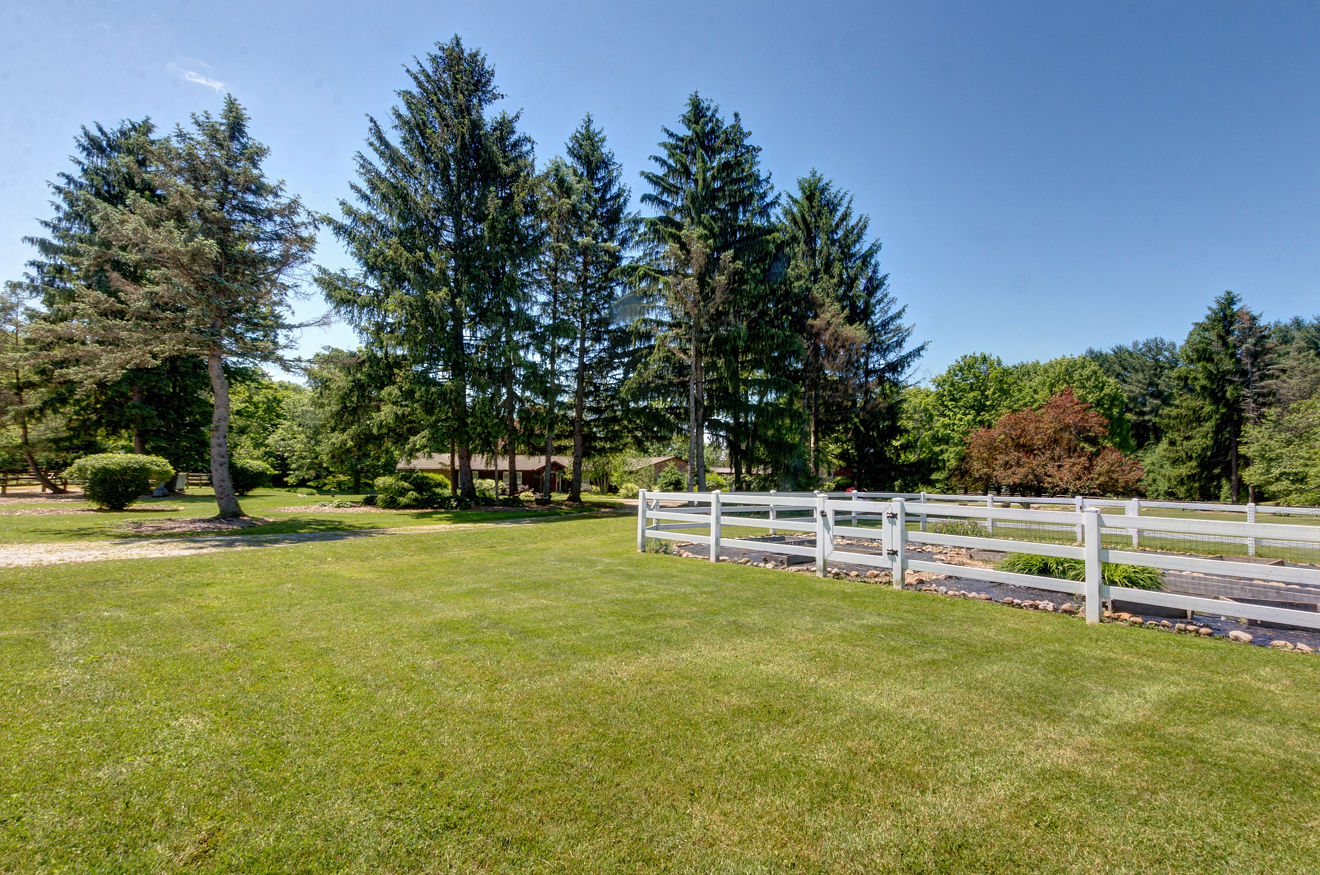 [ Click to tour the property! ]