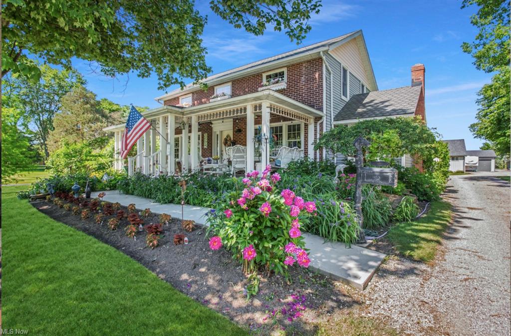 [ View this listing in a special slideshow! ]