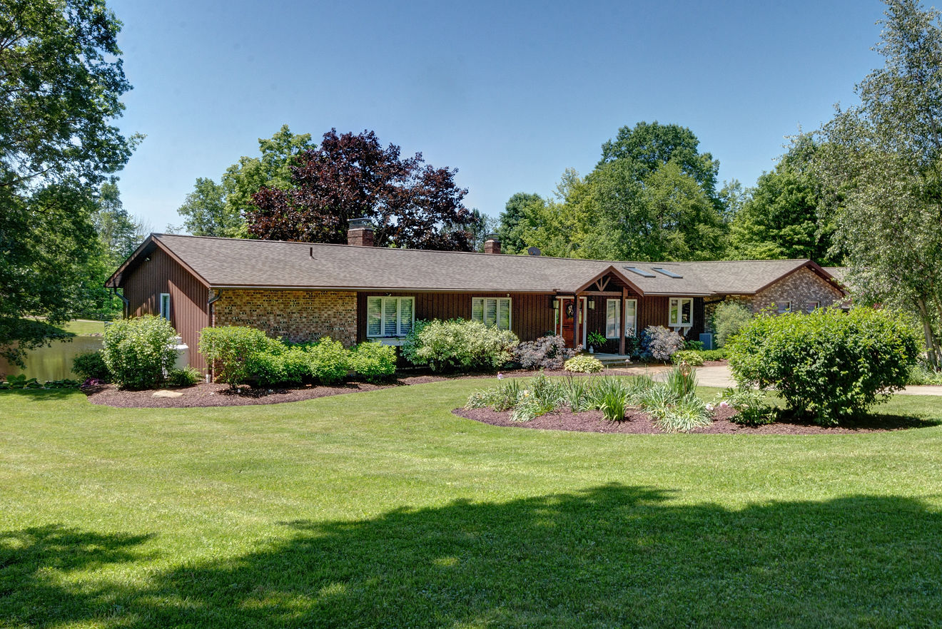 [ View this listing in a special slideshow! ]